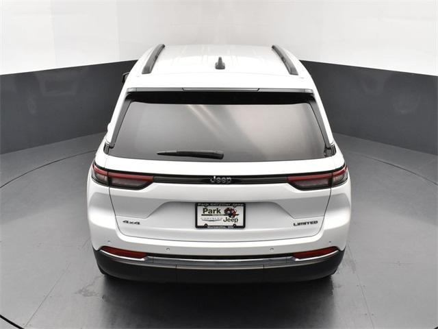 Photo of 2022 Bright White Clearcoat Jeep Grand Cherokee