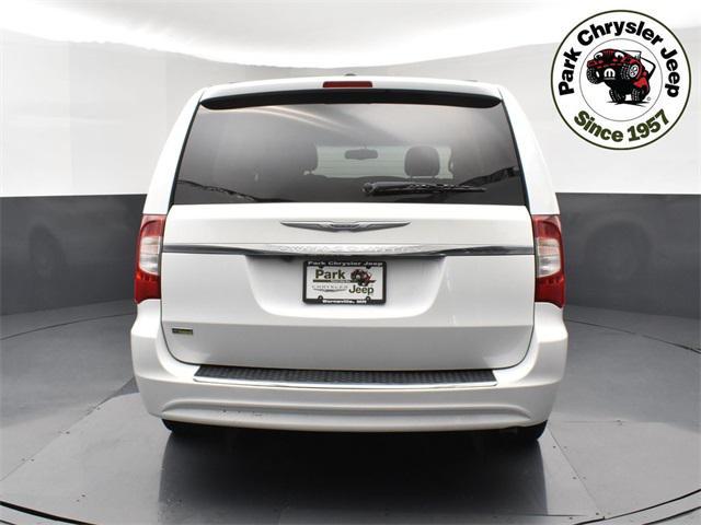 Photo of 2015 Bright White Clearcoat Chrysler Town & Country