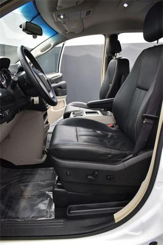 Photo of 2015 Bright White Clearcoat Chrysler Town & Country
