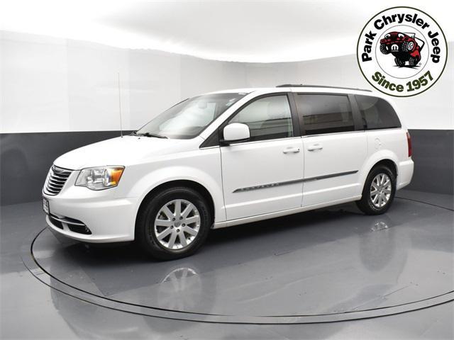 Photo of 2015 Bright White Clearcoat Chrysler Town & Country