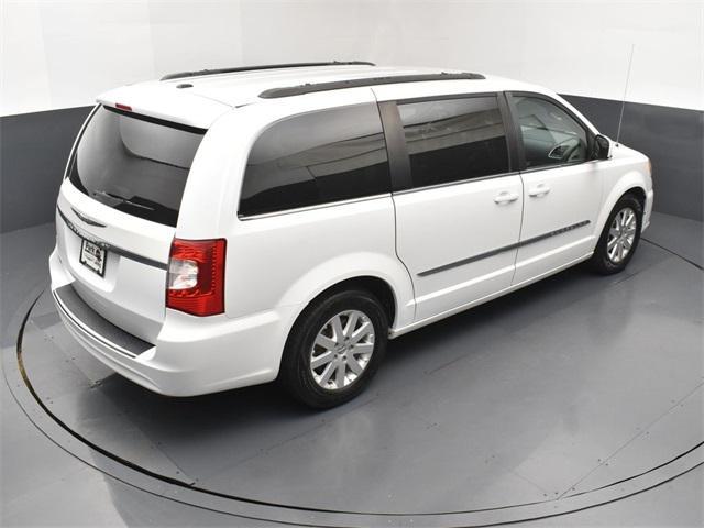 Photo of 2015 Bright White Clearcoat Chrysler Town & Country