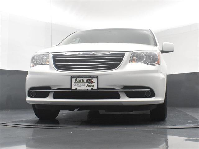 Photo of 2015 Bright White Clearcoat Chrysler Town & Country