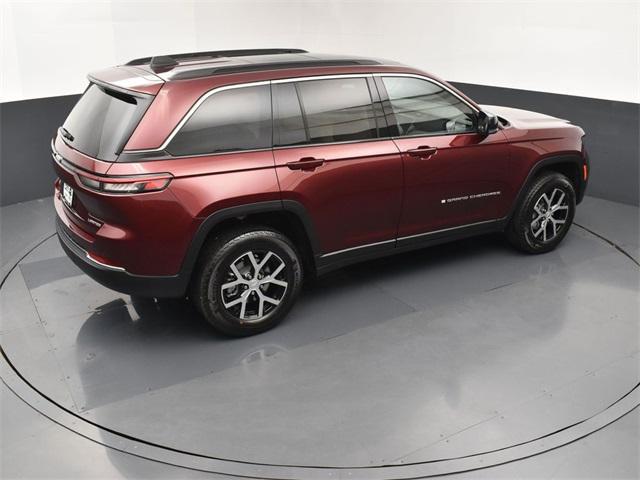 Photo of 2025 Velvet Red Pearlcoat Jeep Grand Cherokee