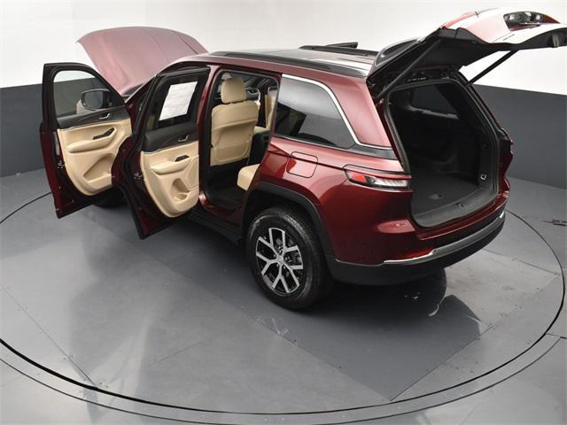 Photo of 2025 Velvet Red Pearlcoat Jeep Grand Cherokee