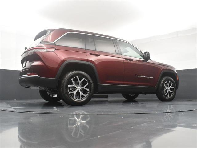 Photo of 2025 Velvet Red Pearlcoat Jeep Grand Cherokee
