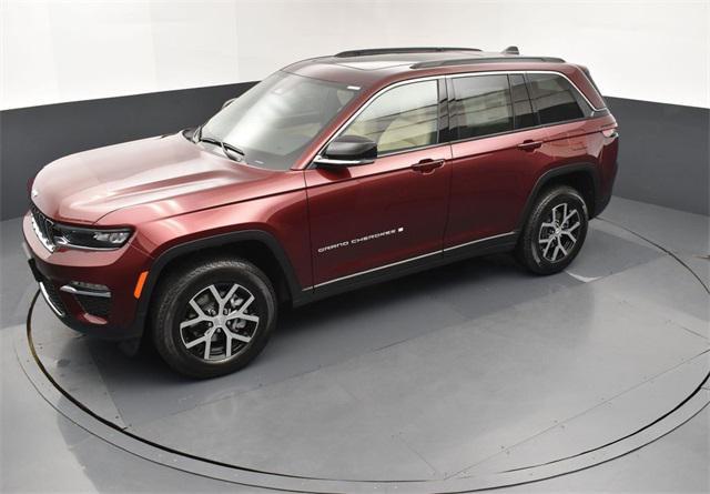 Photo of 2025 Velvet Red Pearlcoat Jeep Grand Cherokee