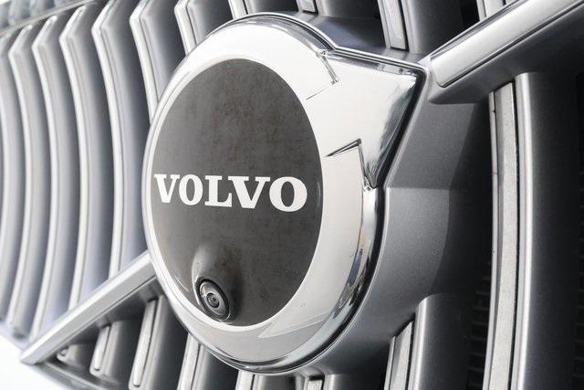 Photo of 2024 Crystal White Volvo XC90