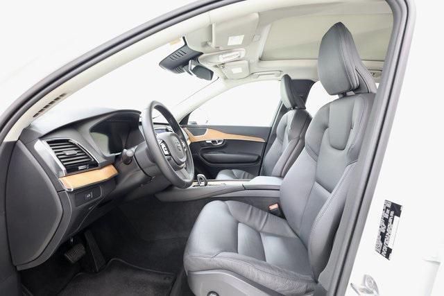 Photo of 2024 Crystal White Volvo XC90