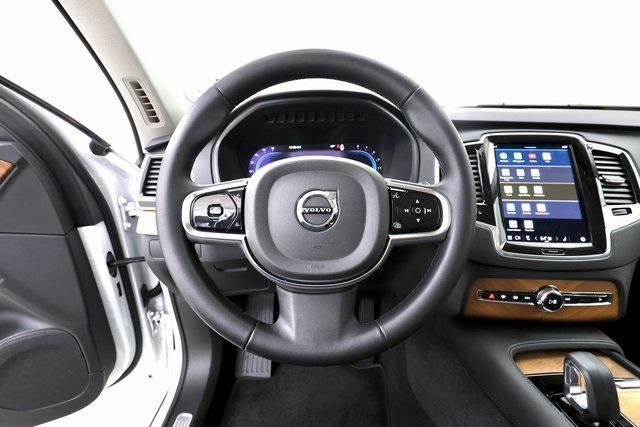 Photo of 2024 Crystal White Volvo XC90