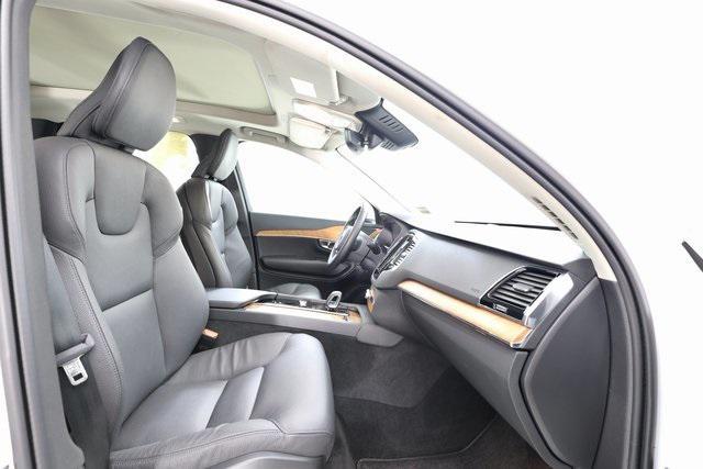 Photo of 2024 Crystal White Volvo XC90