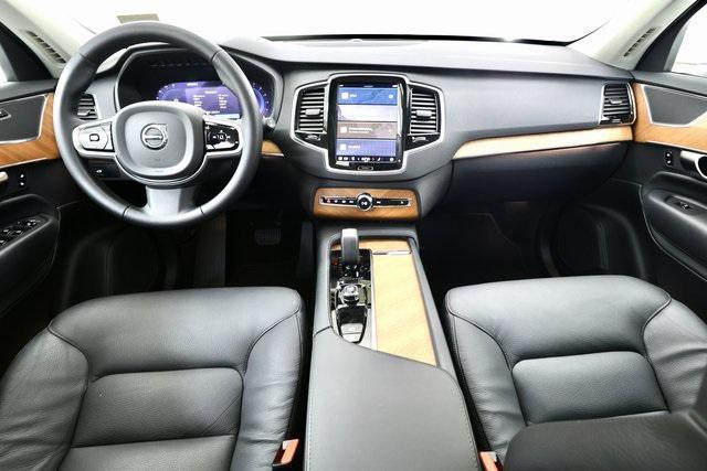 Photo of 2024 Crystal White Volvo XC90