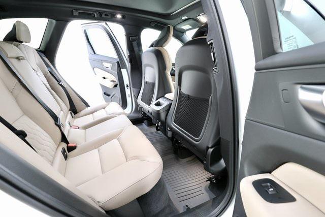 Photo of 2026 Crystal White Volvo XC60