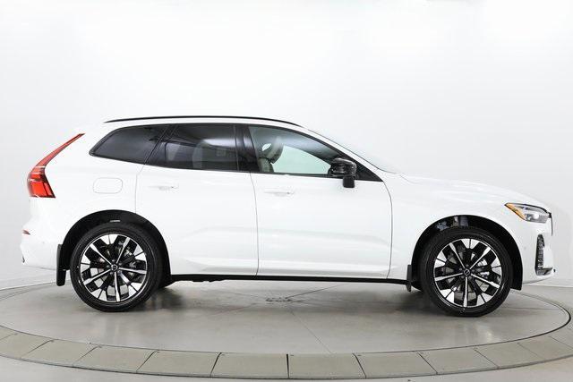 Photo of 2026 Crystal White Volvo XC60