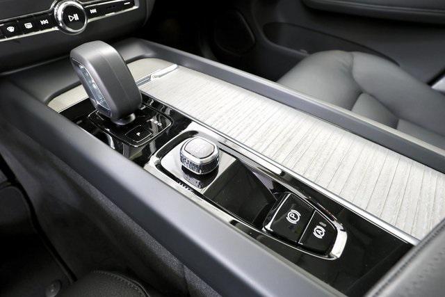 Photo of 2025 Silver Dawn Metallic Volvo XC60
