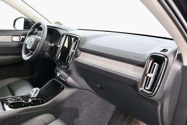 Photo of 2026 Onyx Black Volvo XC40