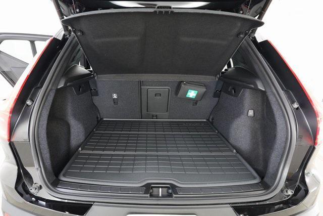 Photo of 2026 Onyx Black Volvo XC40