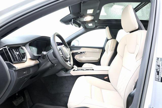 Photo of 2025 Silver Volvo XC90