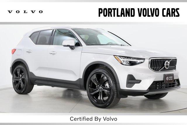 Photo of 2025 Silver Dawn Metallic Volvo XC40