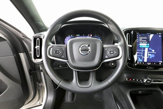 Photo of 2025 Silver Dawn Metallic Volvo XC40