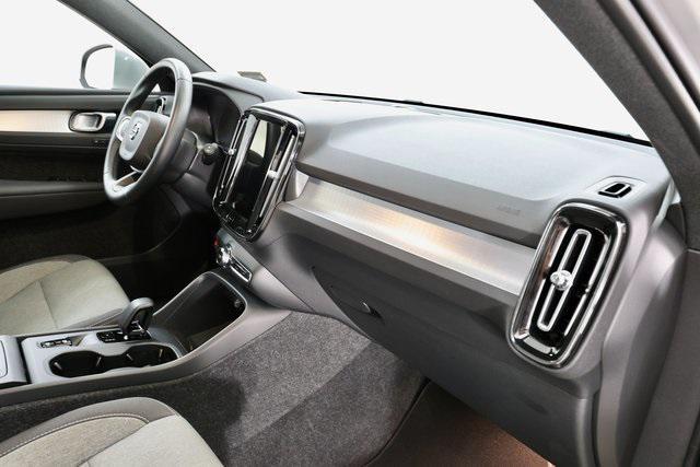 Photo of 2025 Silver Dawn Metallic Volvo XC40