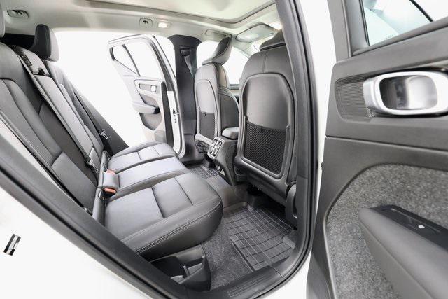 Photo of 2026 Crystal White Volvo XC40