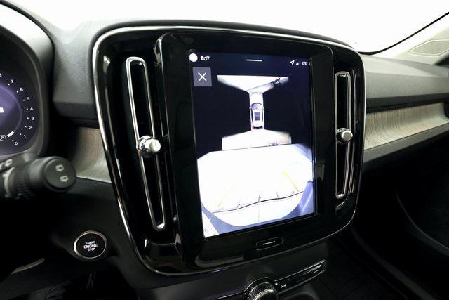 Photo of 2026 Crystal White Volvo XC40