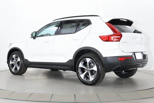 Photo of 2026 Crystal White Volvo XC40