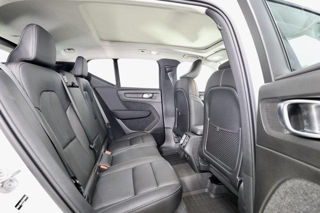 Photo of 2026 Crystal White Volvo XC40