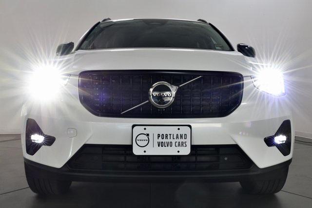 Photo of 2026 Crystal White Volvo XC40