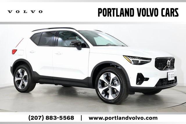 Photo of 2026 Crystal White Volvo XC40