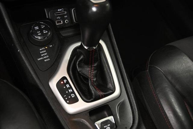 Photo of 2018 Hydro Blue Pearlcoat Jeep Cherokee