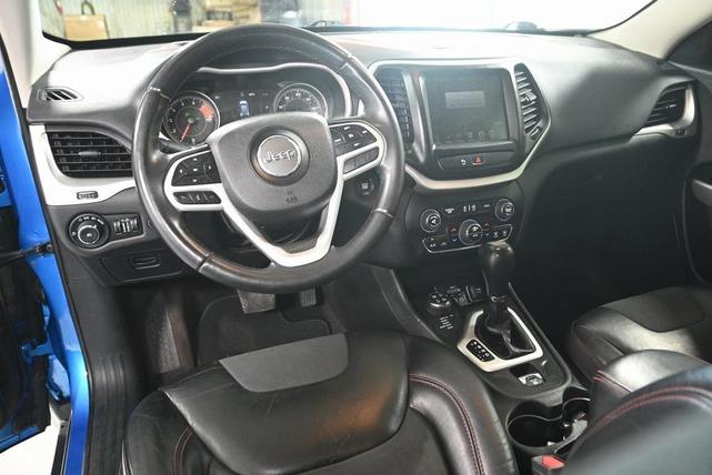 Photo of 2018 Hydro Blue Pearlcoat Jeep Cherokee