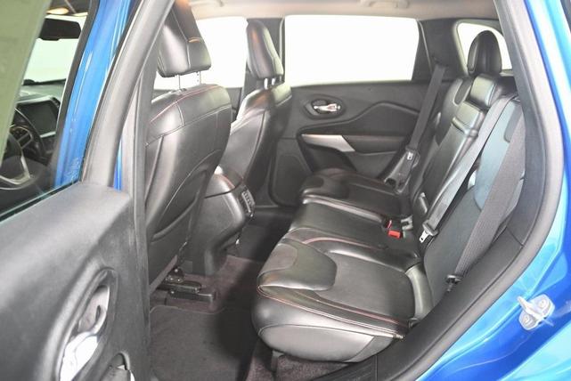 Photo of 2018 Hydro Blue Pearlcoat Jeep Cherokee