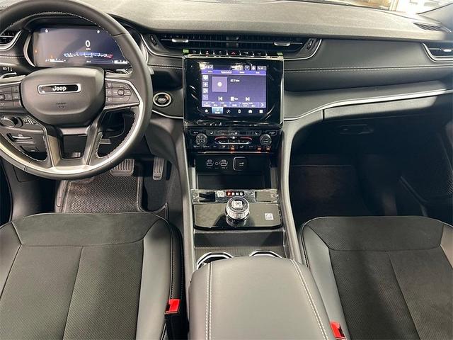 Photo of 2025 Diamond Black Jeep Grand Cherokee L