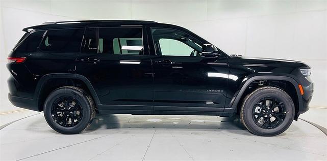 Photo of 2025 Diamond Black Jeep Grand Cherokee L