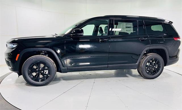 Photo of 2025 Diamond Black Jeep Grand Cherokee L