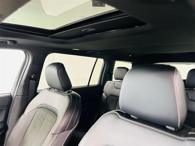 Photo of 2025 Diamond Black Jeep Grand Cherokee L