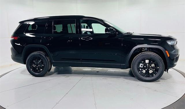 Photo of 2025 Diamond Black Jeep Grand Cherokee L