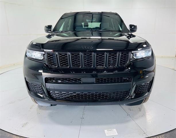 Photo of 2025 Diamond Black Jeep Grand Cherokee L