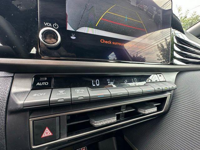Photo of 2025 Ice Cap Toyota Camry