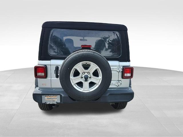 Photo of 2023 Silver Zynith Clearcoat Jeep Wrangler