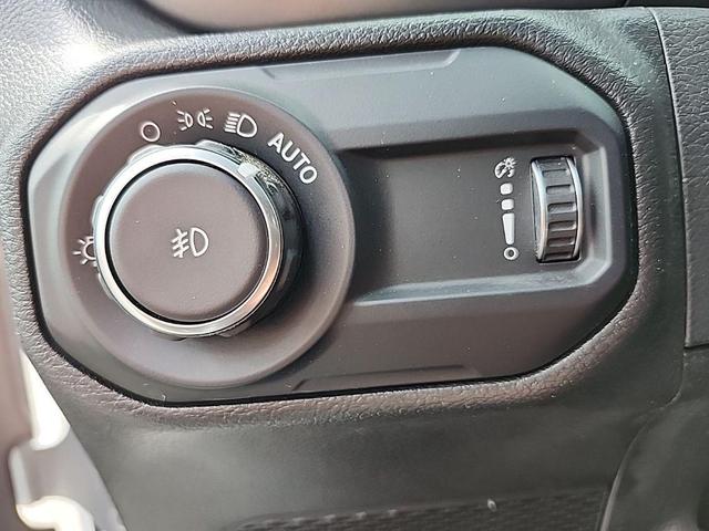 Photo of 2023 Silver Zynith Clearcoat Jeep Wrangler