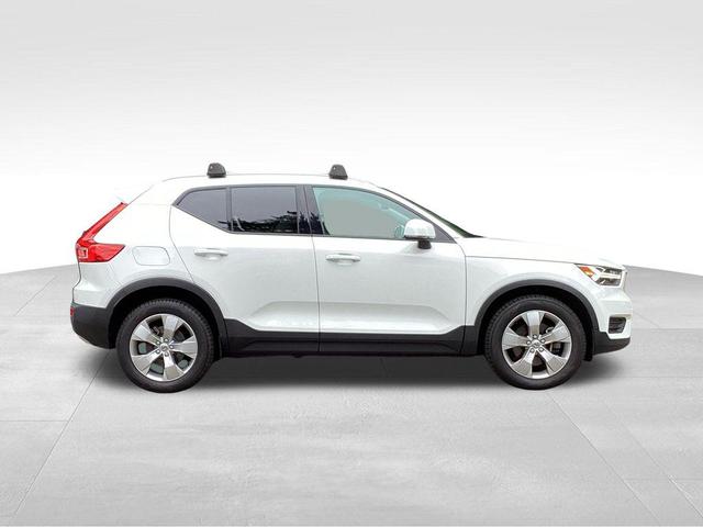 Photo of 2020 Ice White Volvo XC40