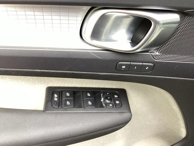 Photo of 2020 Ice White Volvo XC40