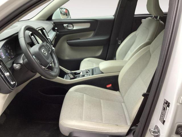 Photo of 2020 Ice White Volvo XC40