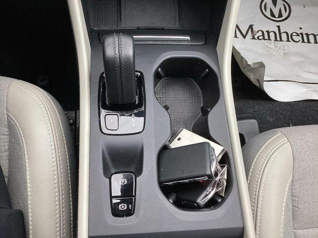 Photo of 2020 Ice White Volvo XC40