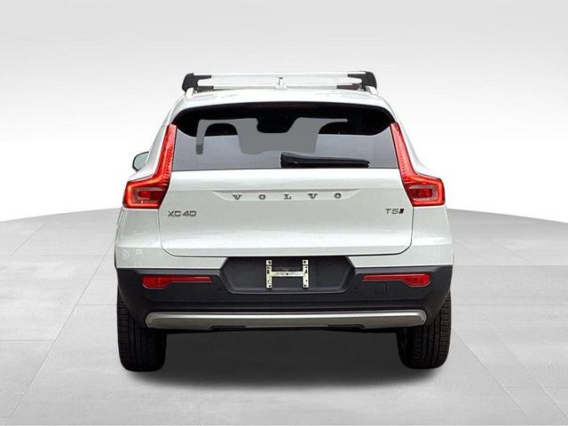 Photo of 2020 Ice White Volvo XC40