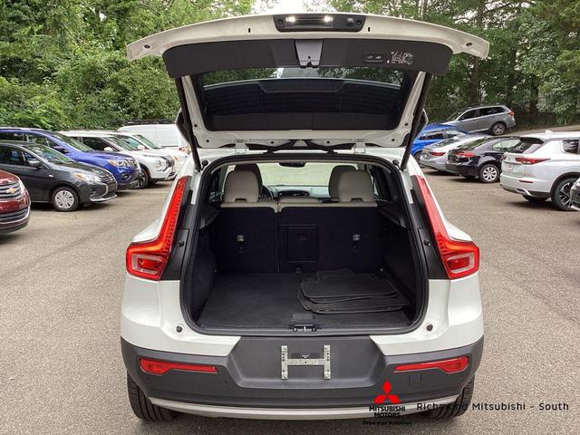 Photo of 2020 Ice White Volvo XC40