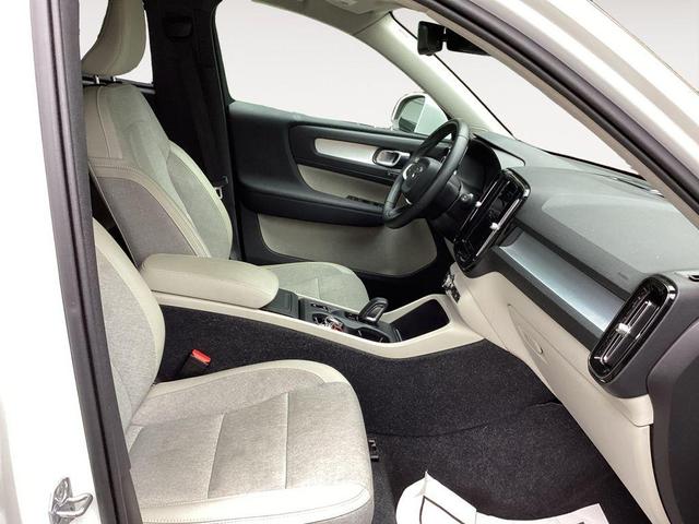 Photo of 2020 Ice White Volvo XC40