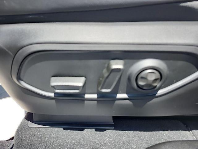 Photo of 2025 Bright White Clear-Coat Exterior Paint Jeep Grand Cherokee